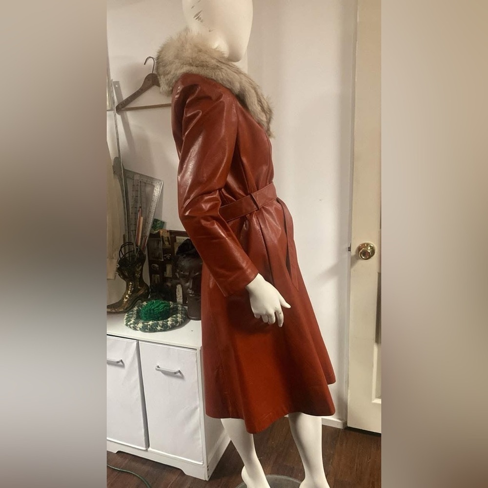 Elegant Brown Faux Leather Coat with Fur Collar - Picture 4 of 10